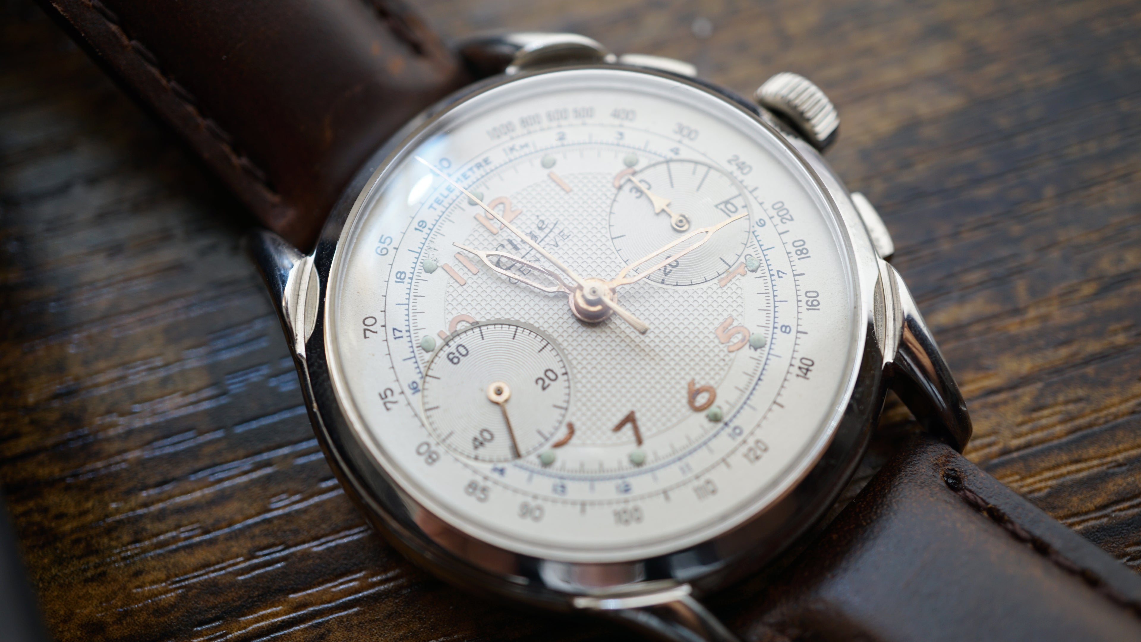 Monsegur Chronograph gent's 1960s – Rare White Waffle Dial – Swiss Vintage Fama Elegance