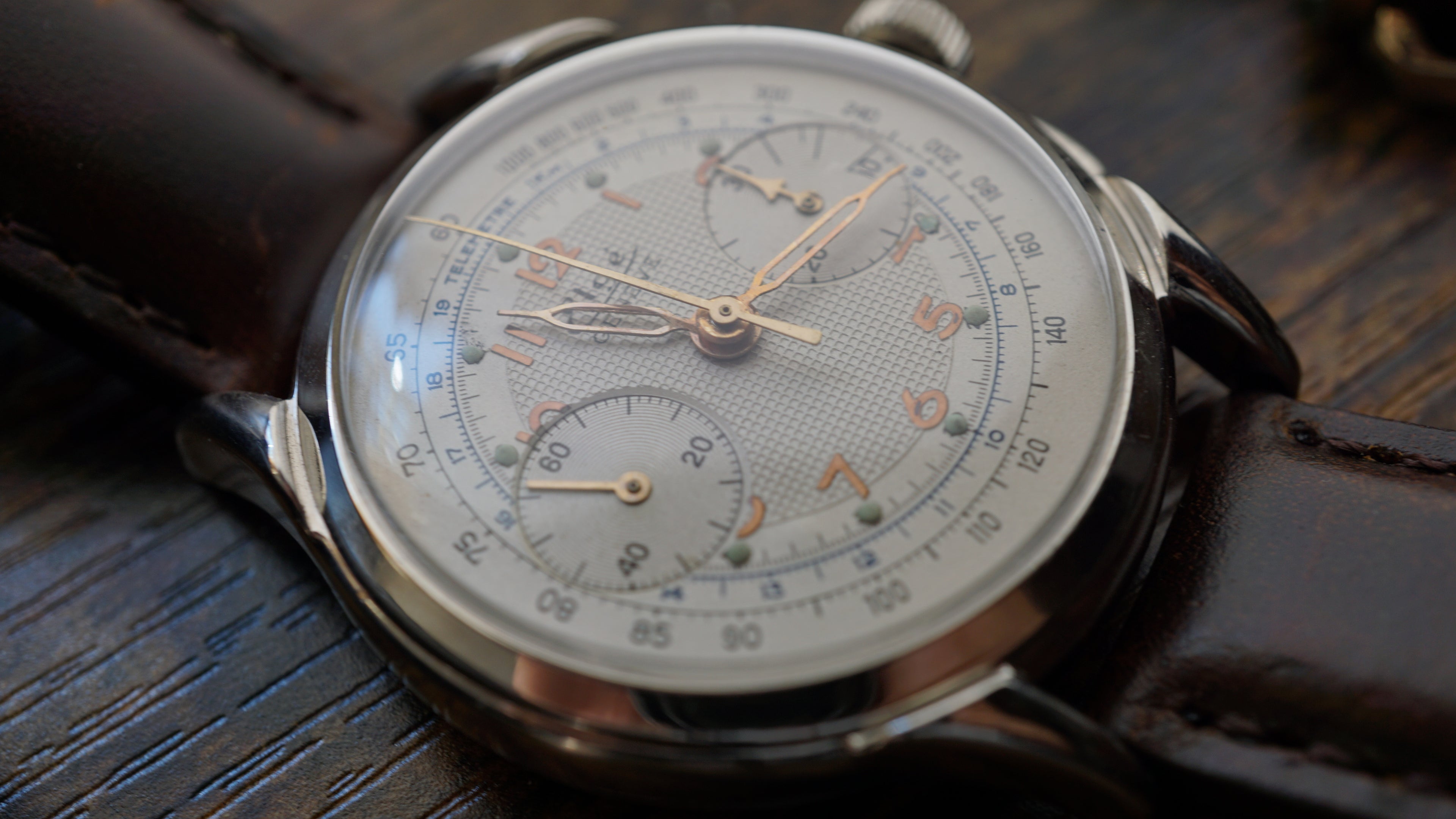 Monsegur Chronograph gent's 1960s – Rare White Waffle Dial – Swiss Vintage Fama Elegance