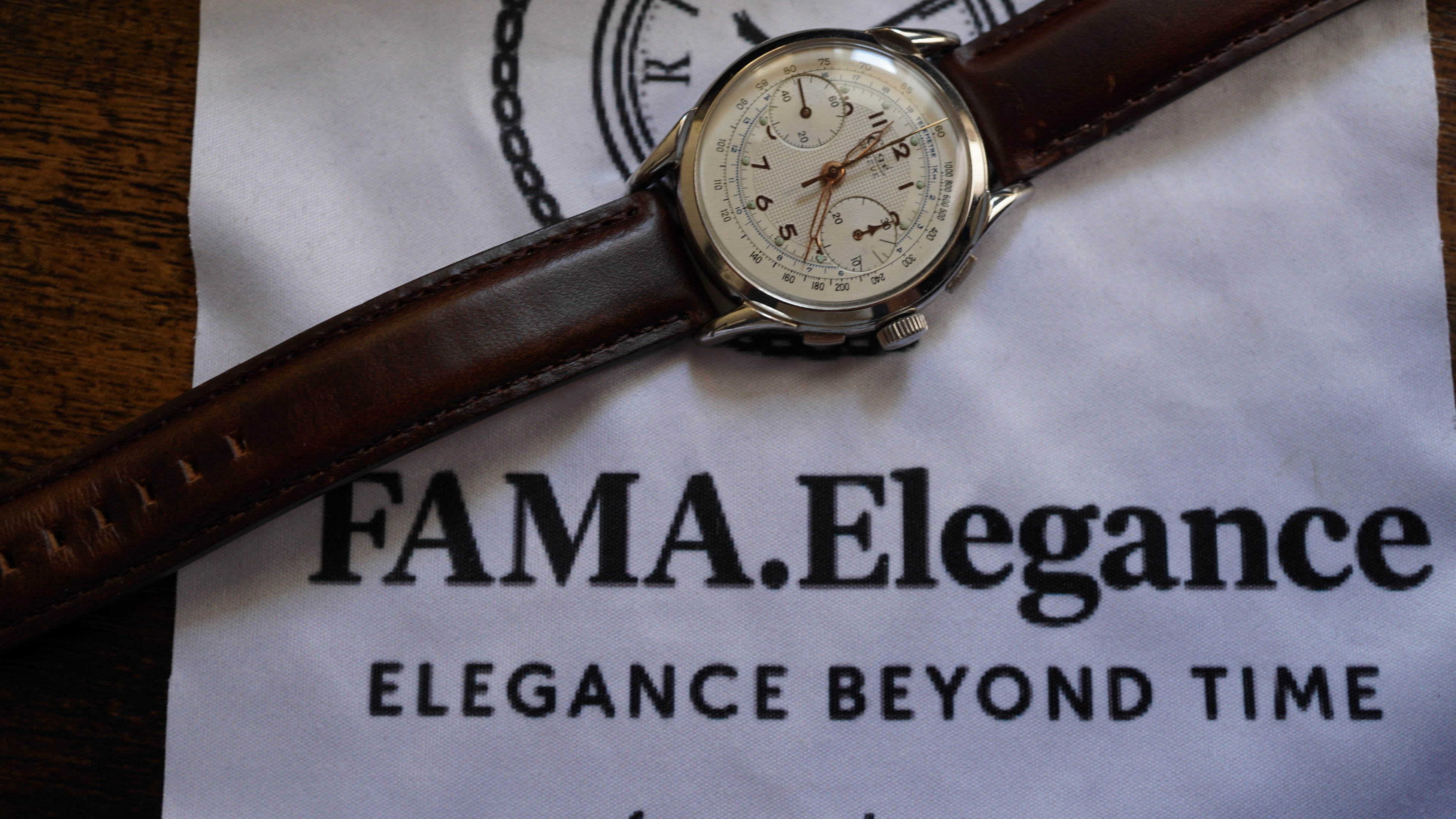 Monsegur Chronograph gent's 1960s – Rare White Waffle Dial – Swiss Vintage Fama Elegance