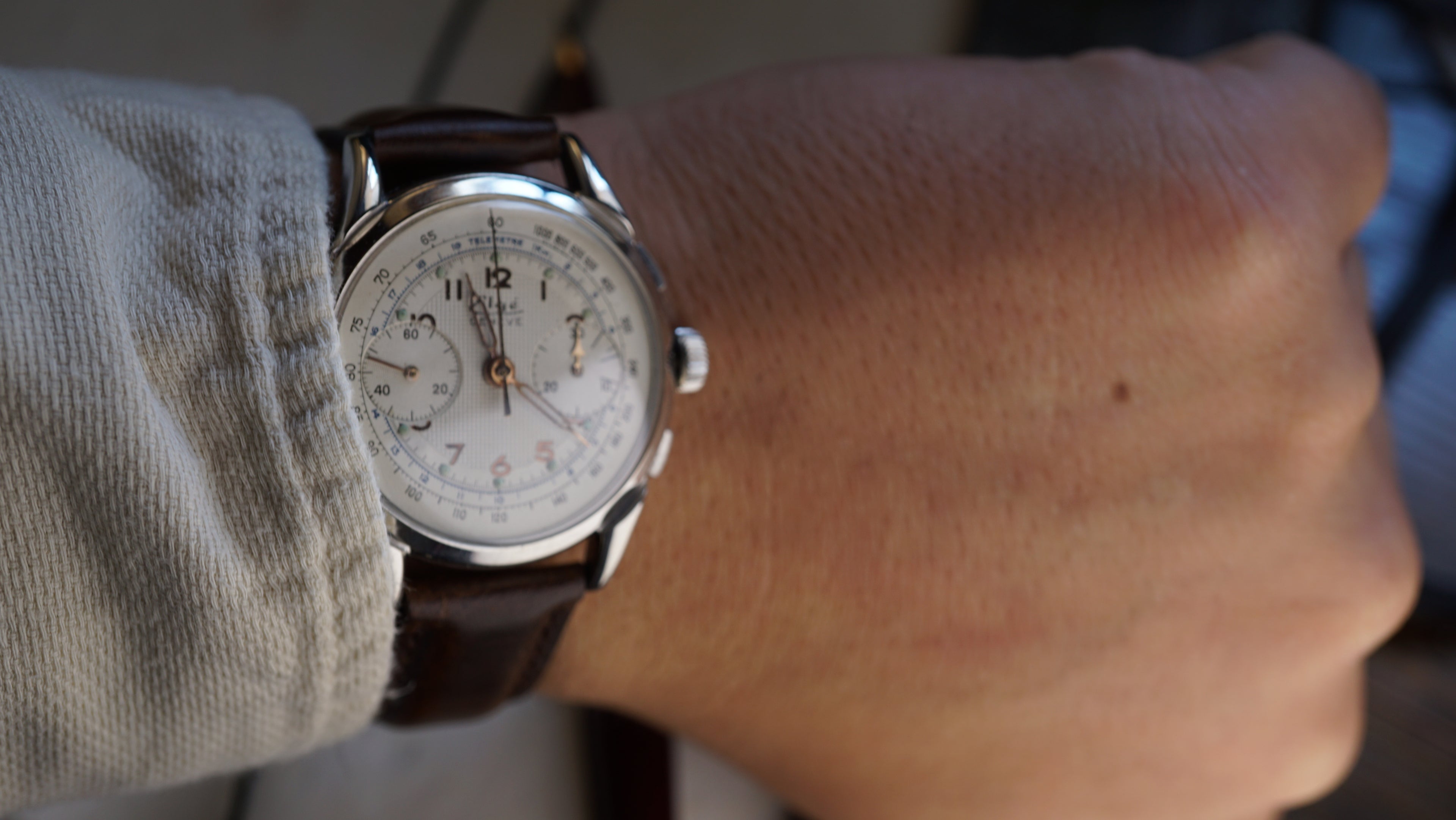 Monsegur Chronograph gent's 1960s – Rare White Waffle Dial – Swiss Vintage Fama Elegance