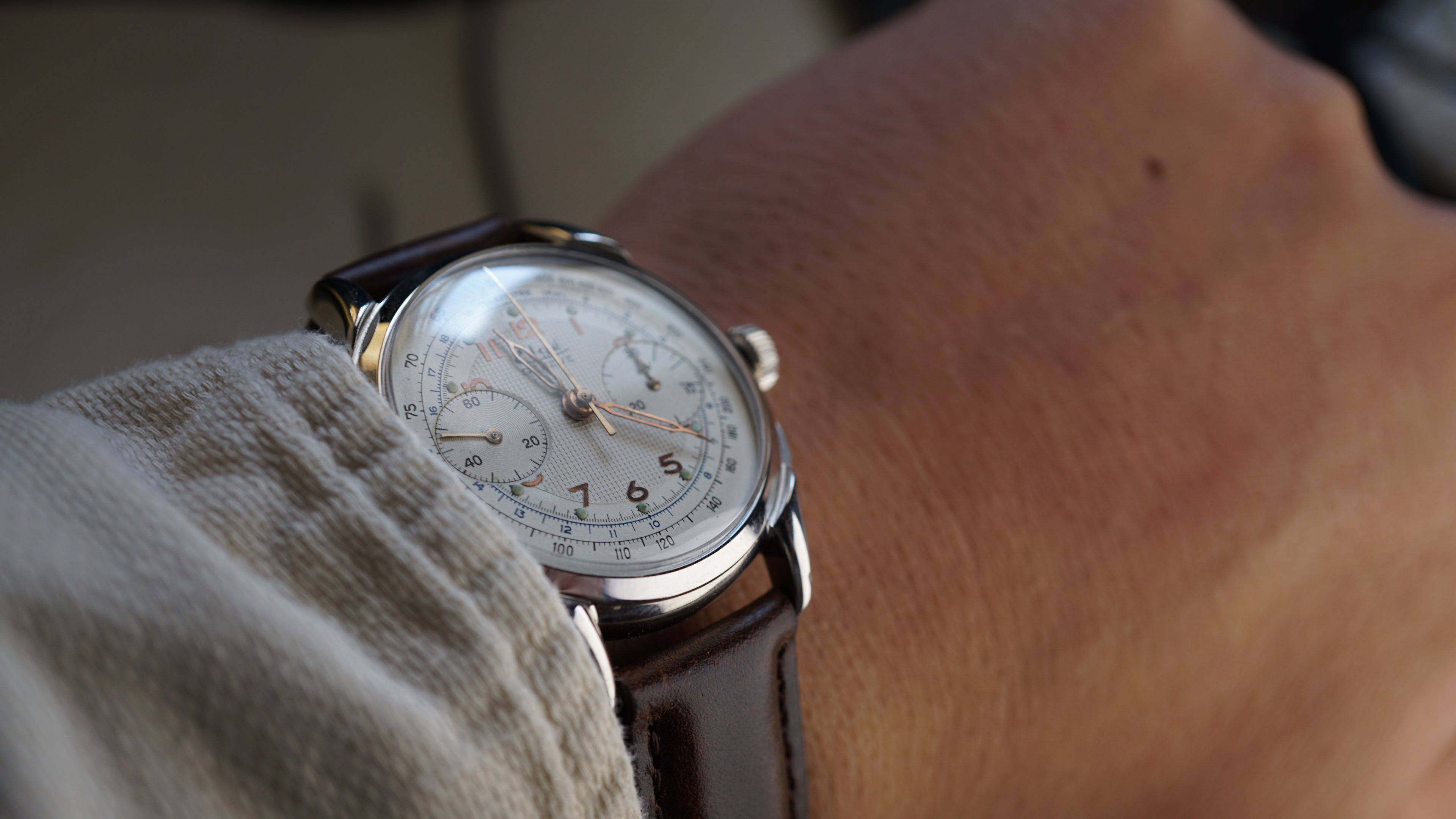 Monsegur Chronograph gent's 1960s – Rare White Waffle Dial – Swiss Vintage Fama Elegance