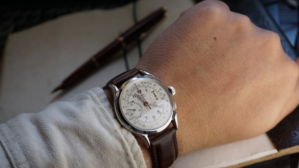Monsegur Chronograph gent's 1960s – Rare White Waffle Dial – Swiss Vintage Fama Elegance