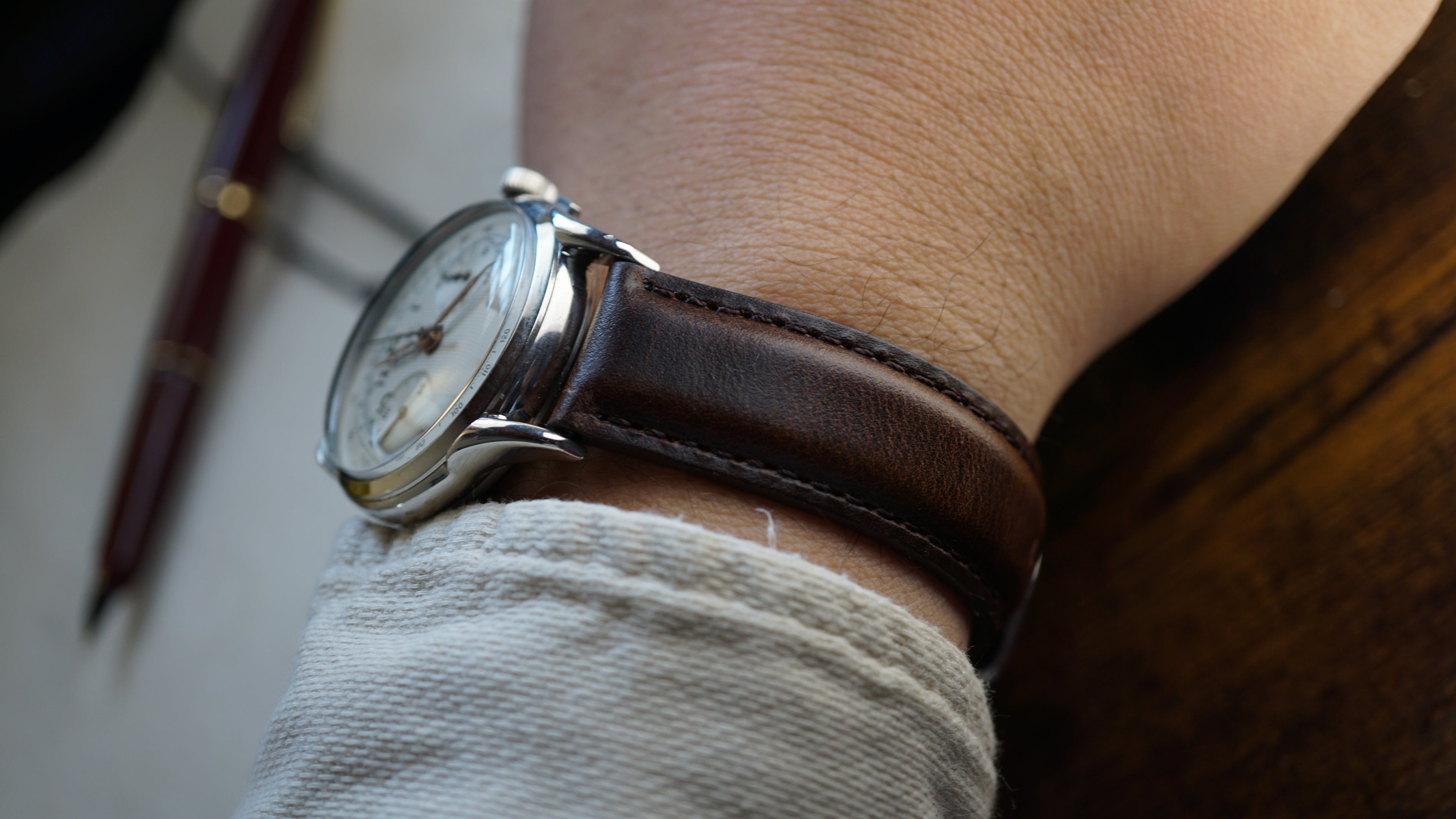 Monsegur Chronograph gent's 1960s – Rare White Waffle Dial – Swiss Vintage Fama Elegance