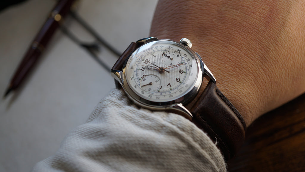 Monsegur Chronograph gent's 1960s – Rare White Waffle Dial – Swiss Vintage Fama Elegance
