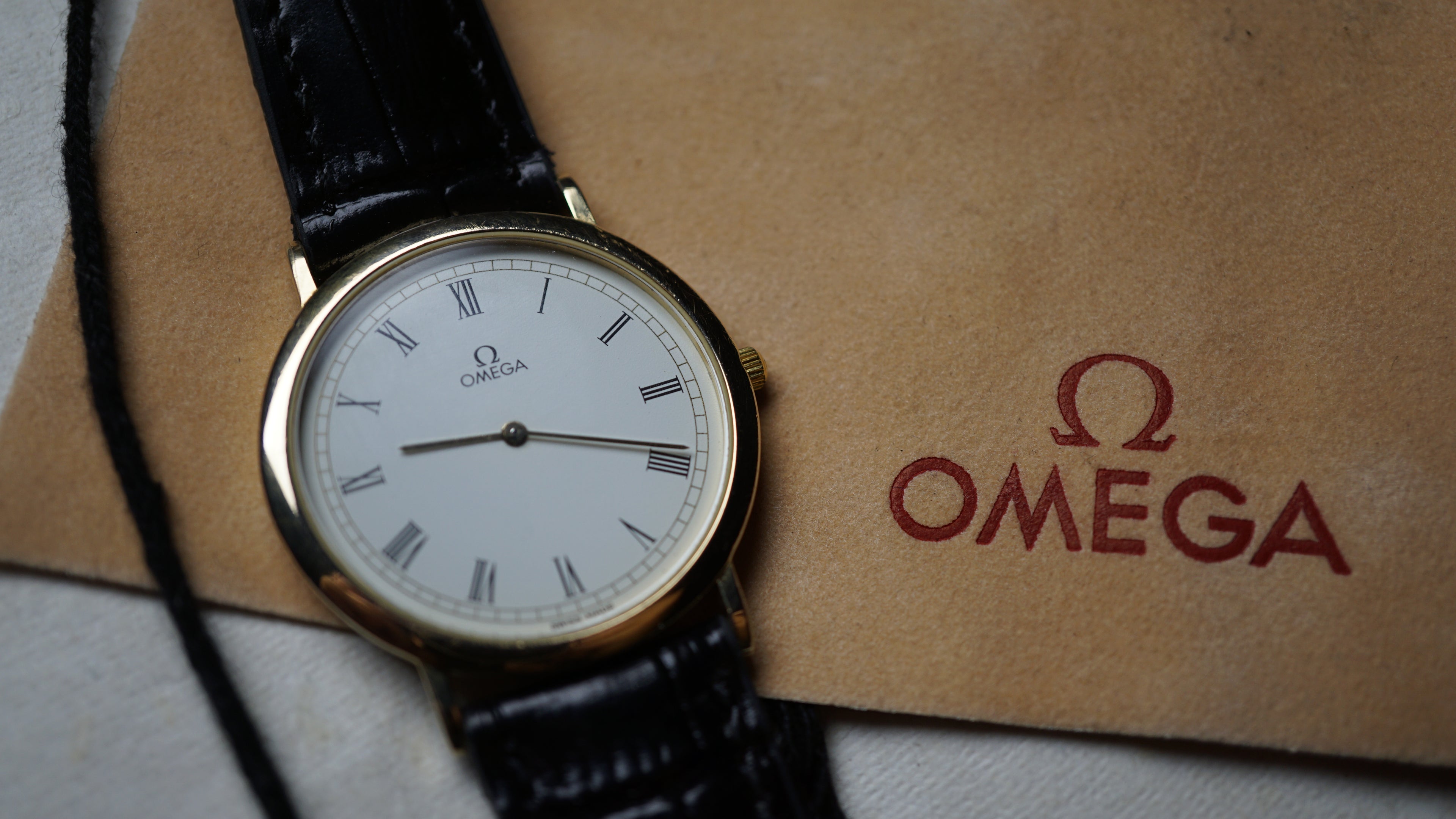 Omega De Ville Quartz Date – Full Set with Rare Original  roman numeral dial Fama Elegance