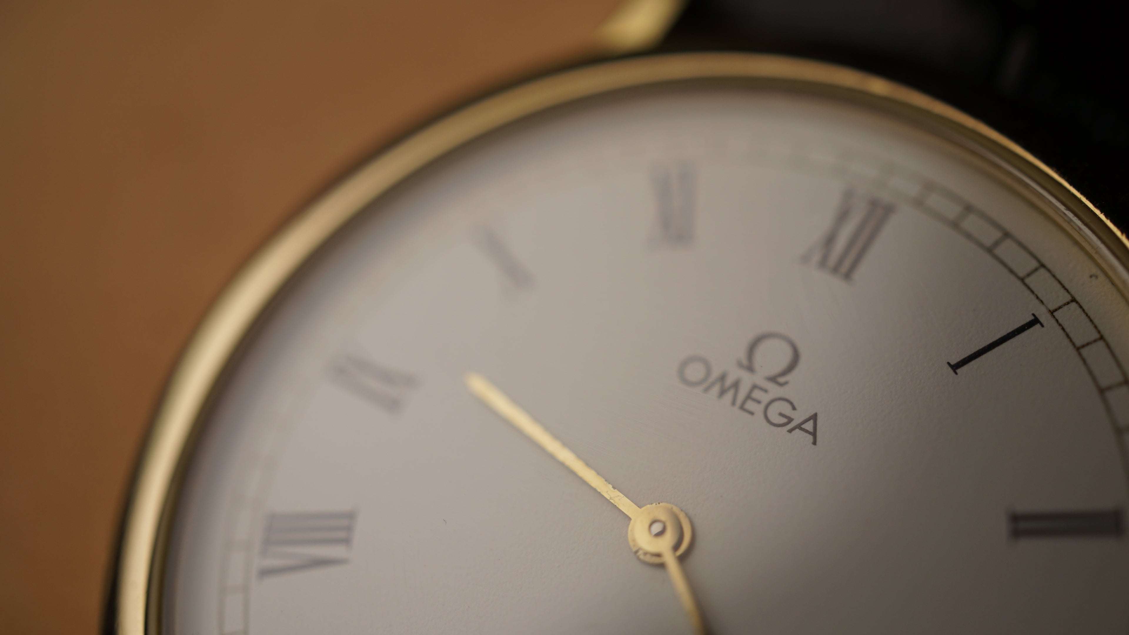 Omega De Ville Quartz Date – Full Set with Rare Original  roman numeral dial Fama Elegance