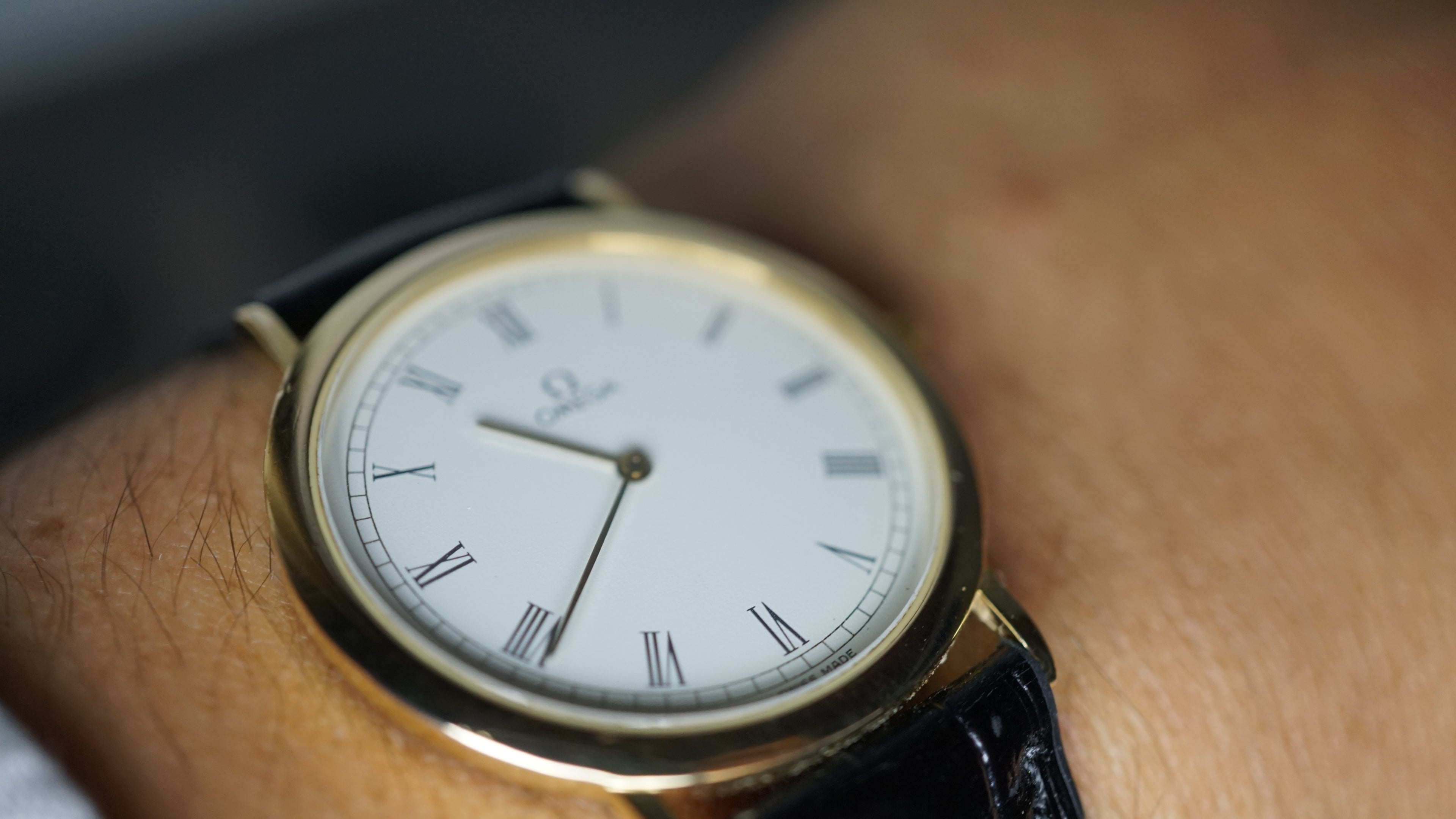 Omega De Ville Quartz Date – Full Set with Rare Original  roman numeral dial Fama Elegance