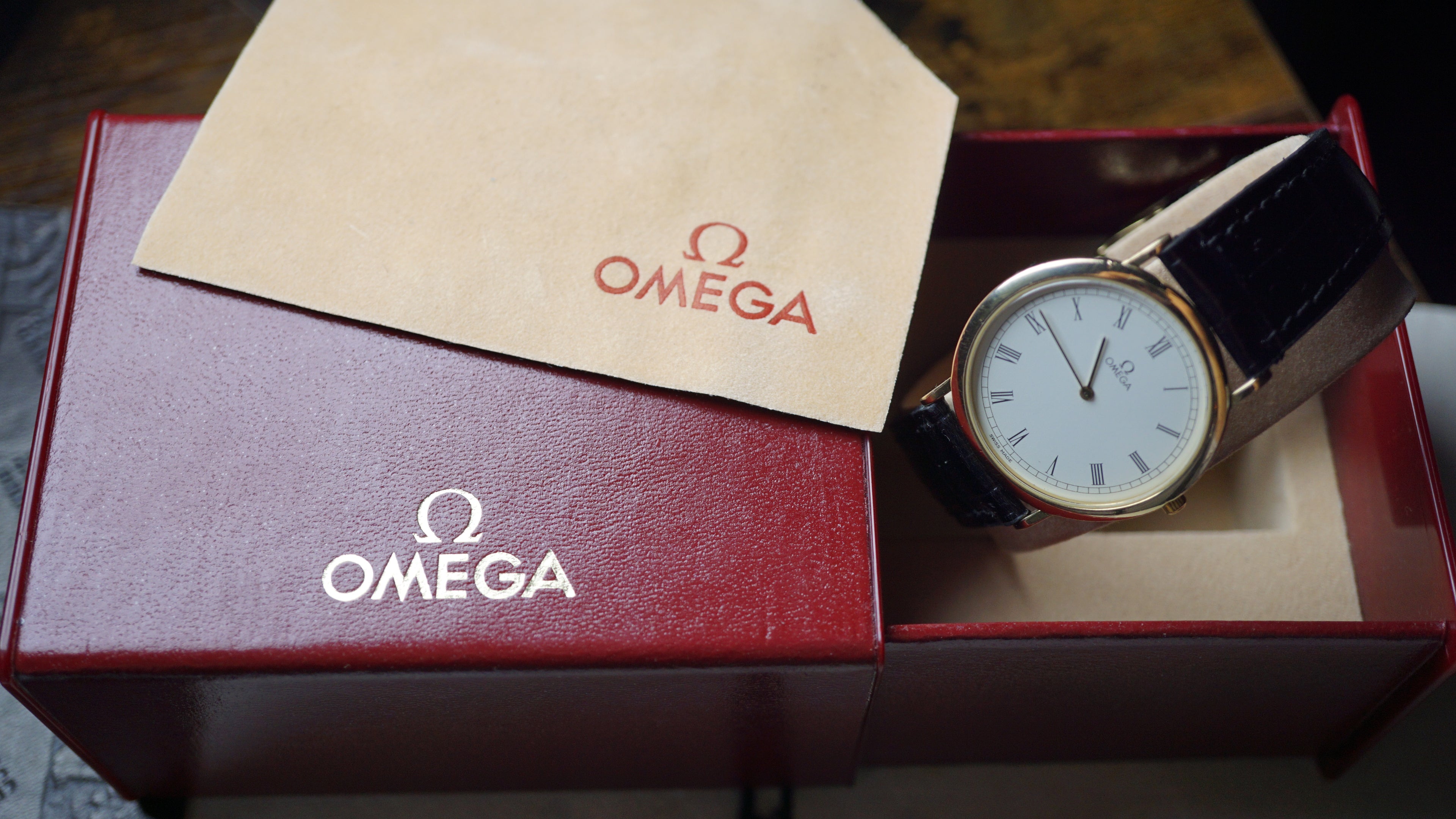 Omega De Ville Quartz Date – Full Set with Rare Original  roman numeral dial Fama Elegance