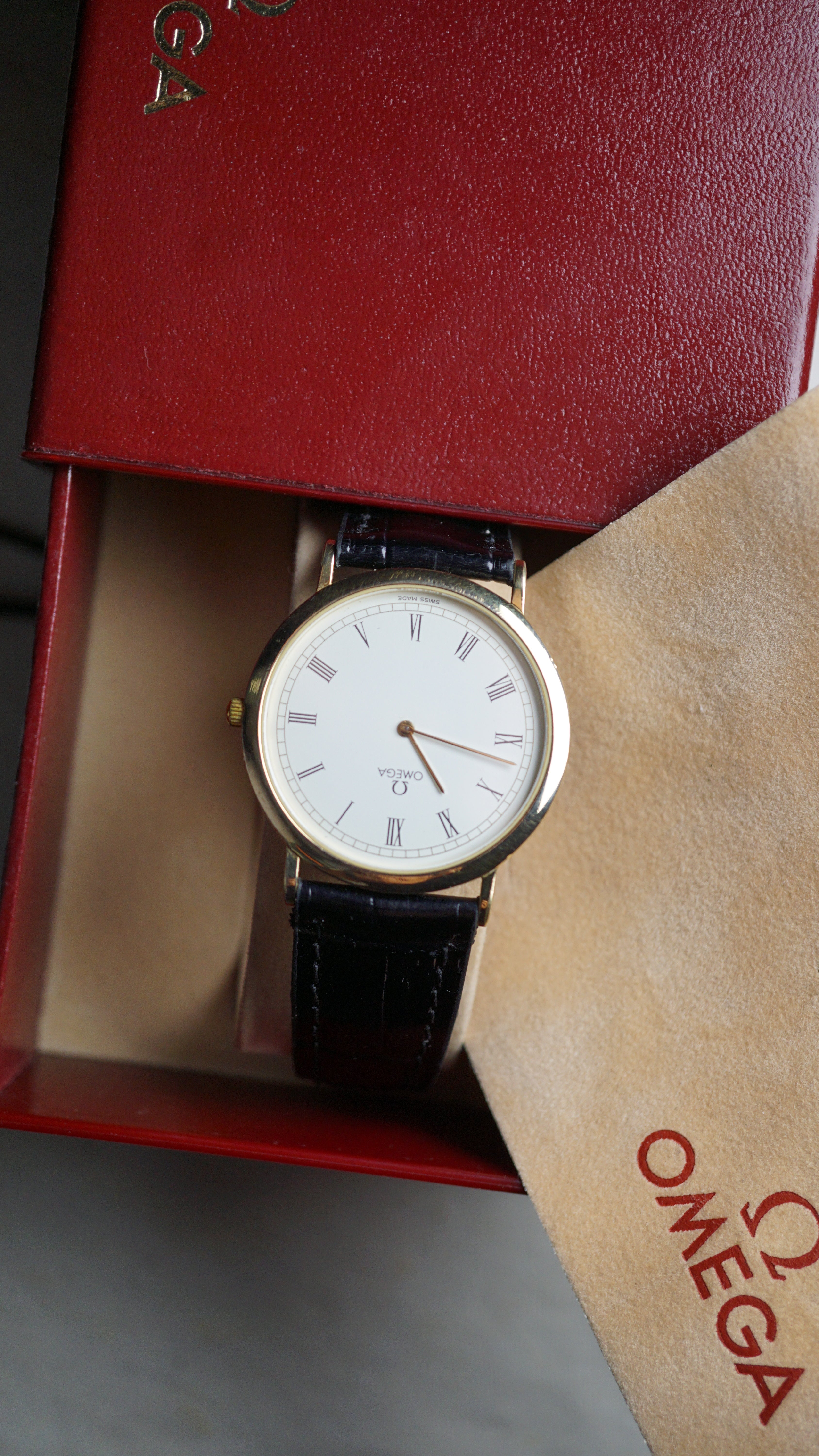 Omega De Ville Quartz Date – Full Set with Rare Original  roman numeral dial Fama Elegance
