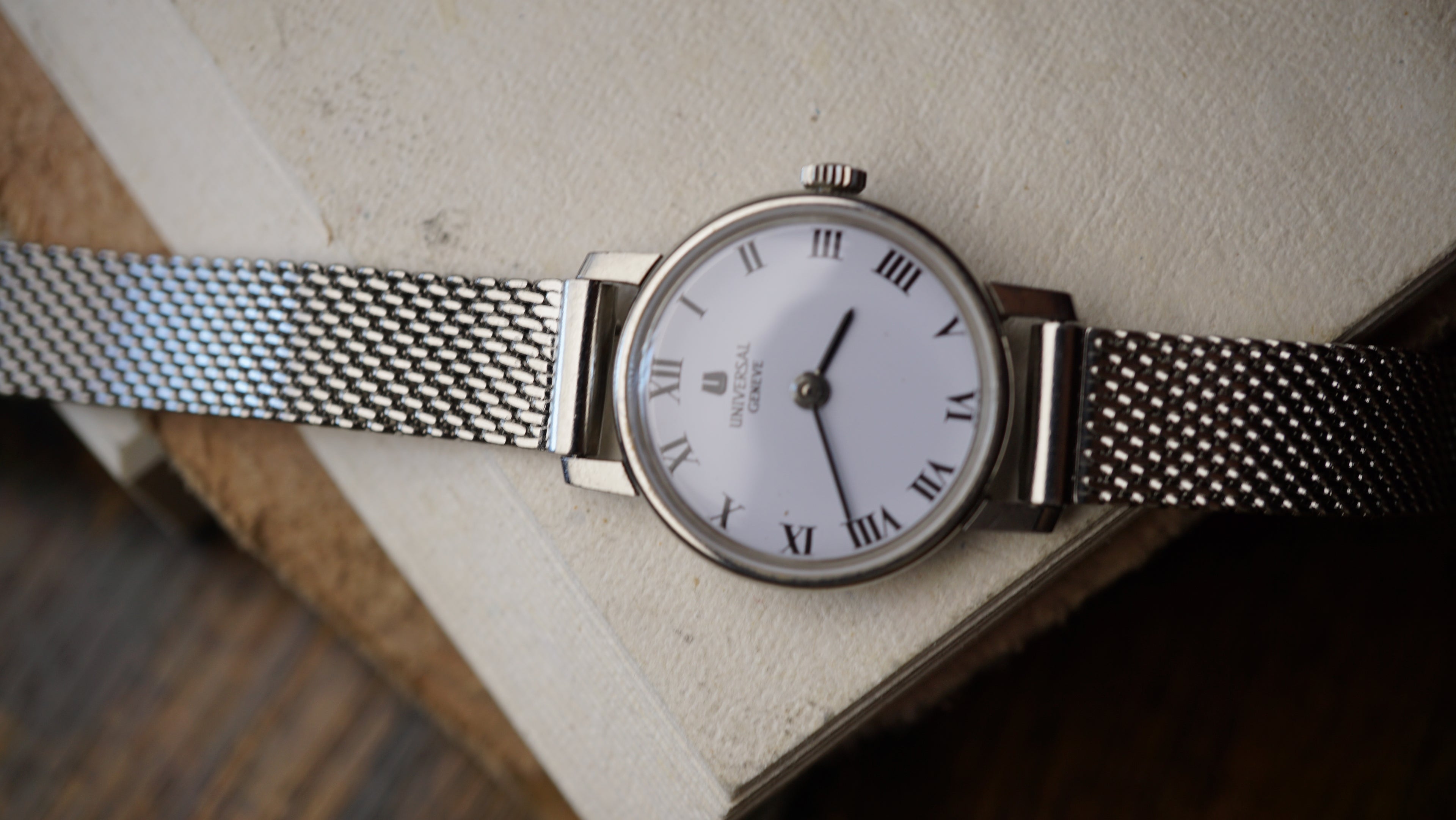 Universal Genève Ladies Vintage Watch 1960s Swiss Fama Elegance