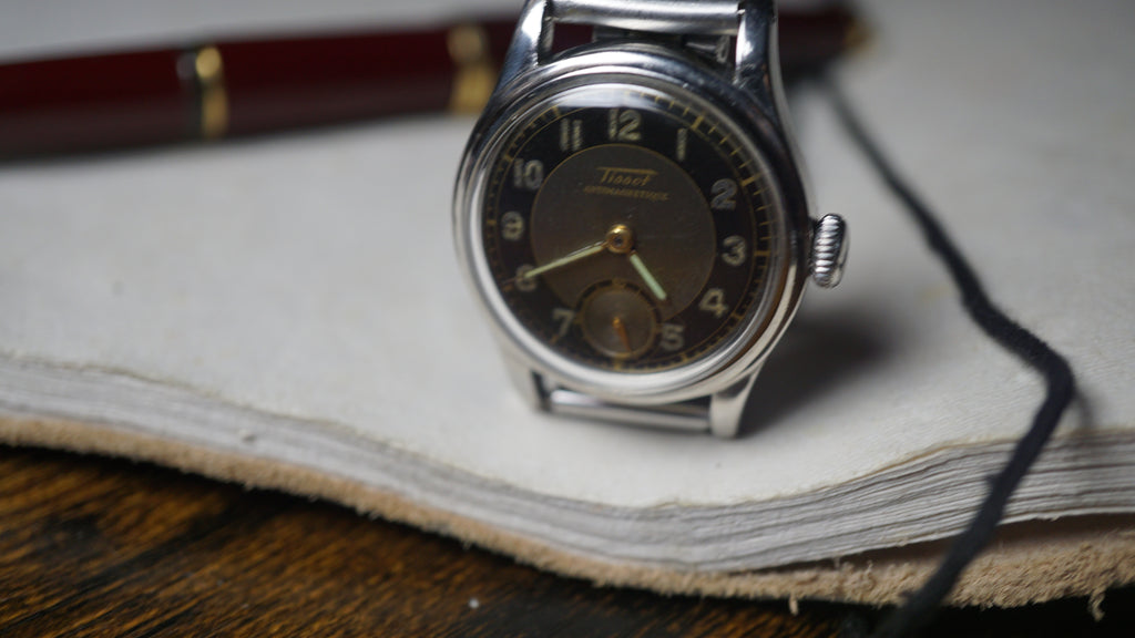 issot Antimagnetique "Bullseye" – Ref. 242 – Calibre 205 – Circa 1940s Fama Elegance