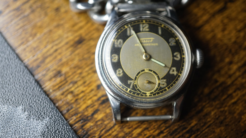 issot Antimagnetique "Bullseye" – Ref. 242 – Calibre 205 – Circa 1940s Fama Elegance