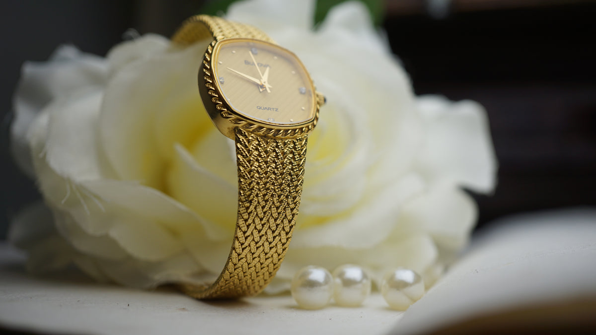 BULOVA VINTAGE QUARTZ — GOLDEN ELEGANCE | Dance  1980s woman Fama Elegance