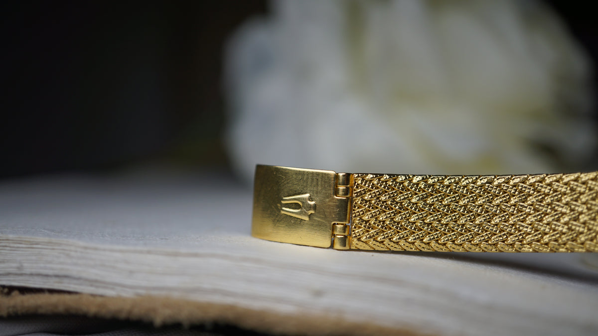 BULOVA VINTAGE QUARTZ — GOLDEN ELEGANCE | Dance  1980s woman Fama Elegance