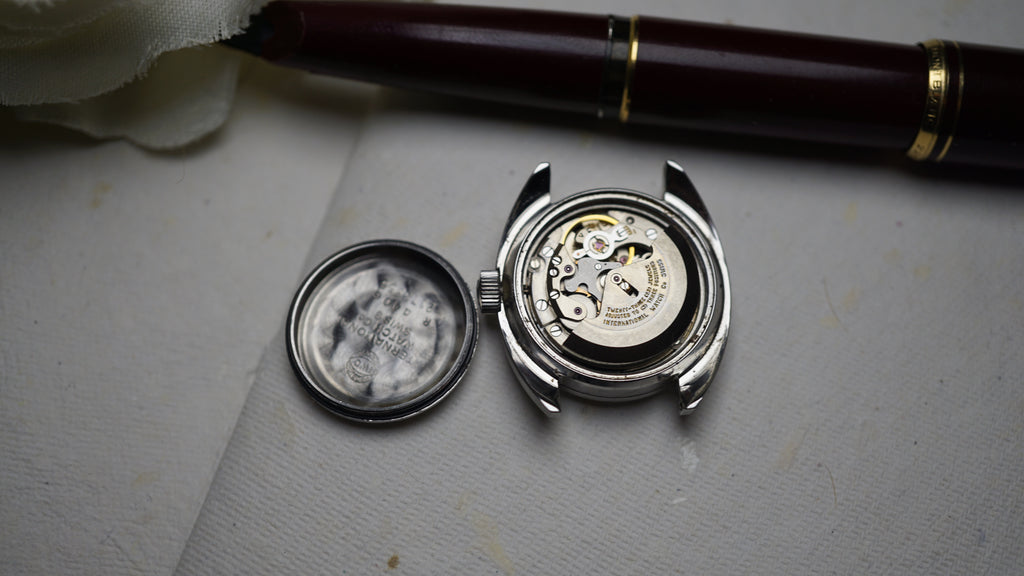IWC International Watch Co. Ref. R 4406 — Automatic | 26 mm | Circa 1970 woman Fama Elegance