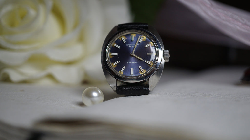IWC International Watch Co. Ref. R 4406 — Automatic | 26 mm | Circa 1970 woman Fama Elegance