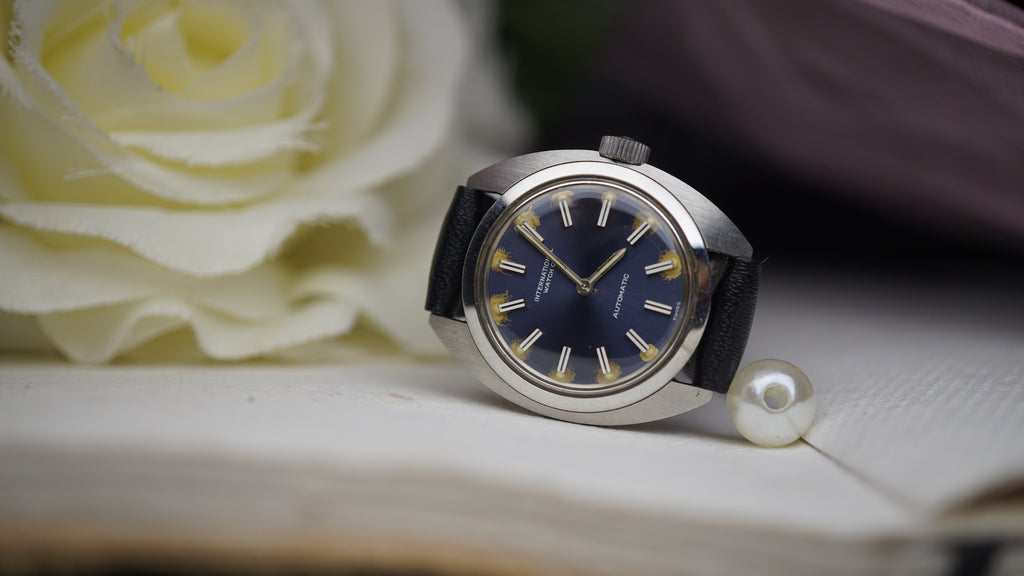 IWC International Watch Co. Ref. R 4406 — Automatic | 26 mm | Circa 1970 woman Fama Elegance