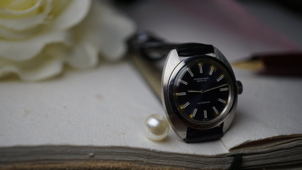 IWC International Watch Co. Ref. R 4406 — Automatic | 26 mm | Circa 1970 woman Fama Elegance