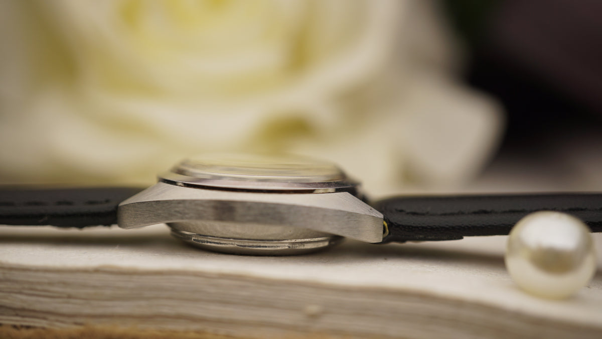 IWC International Watch Co. Ref. R 4406 — Automatic | 26 mm | Circa 1970 woman Fama Elegance