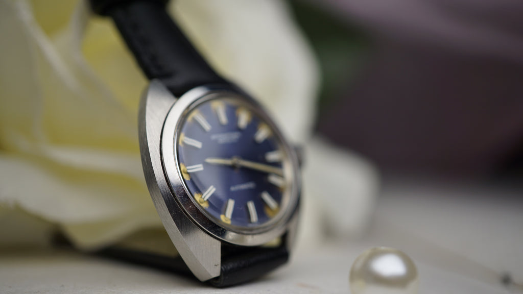 IWC International Watch Co. Ref. R 4406 — Automatic | 26 mm | Circa 1970 woman Fama Elegance