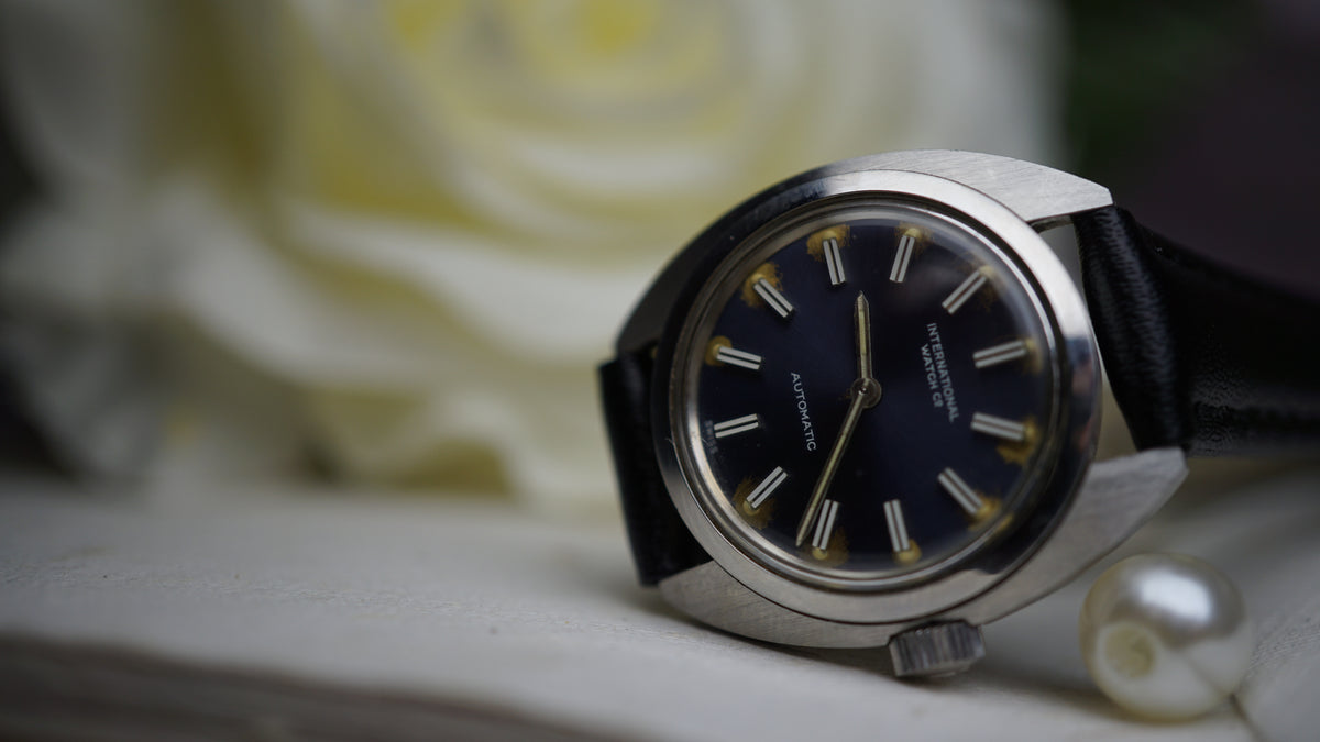 IWC International Watch Co. Ref. R 4406 — Automatic | 26 mm | Circa 1970 woman Fama Elegance