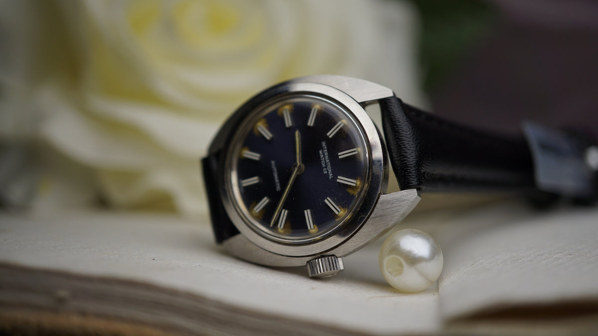 IWC International Watch Co. Ref. R 4406 — Automatic | 26 mm | Circa 1970 woman Fama Elegance
