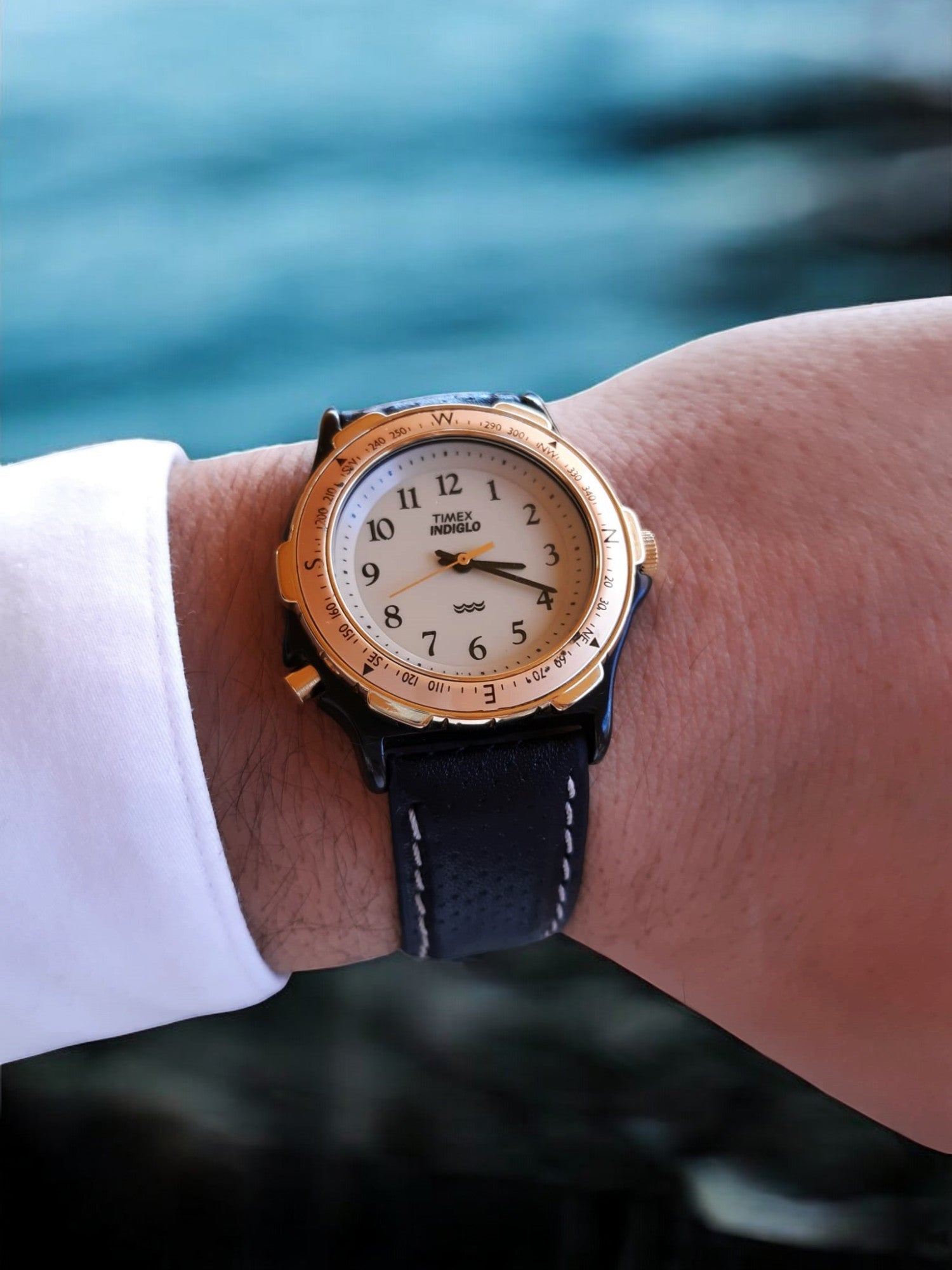 Timex Indiglo – Elegância e Resistência em um Só Relógio compass