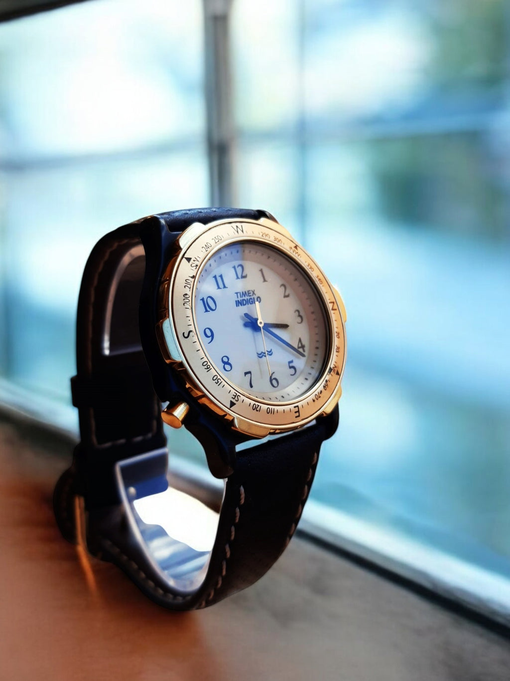 Timex Indiglo – Elegância e Resistência em um Só Relógio compass