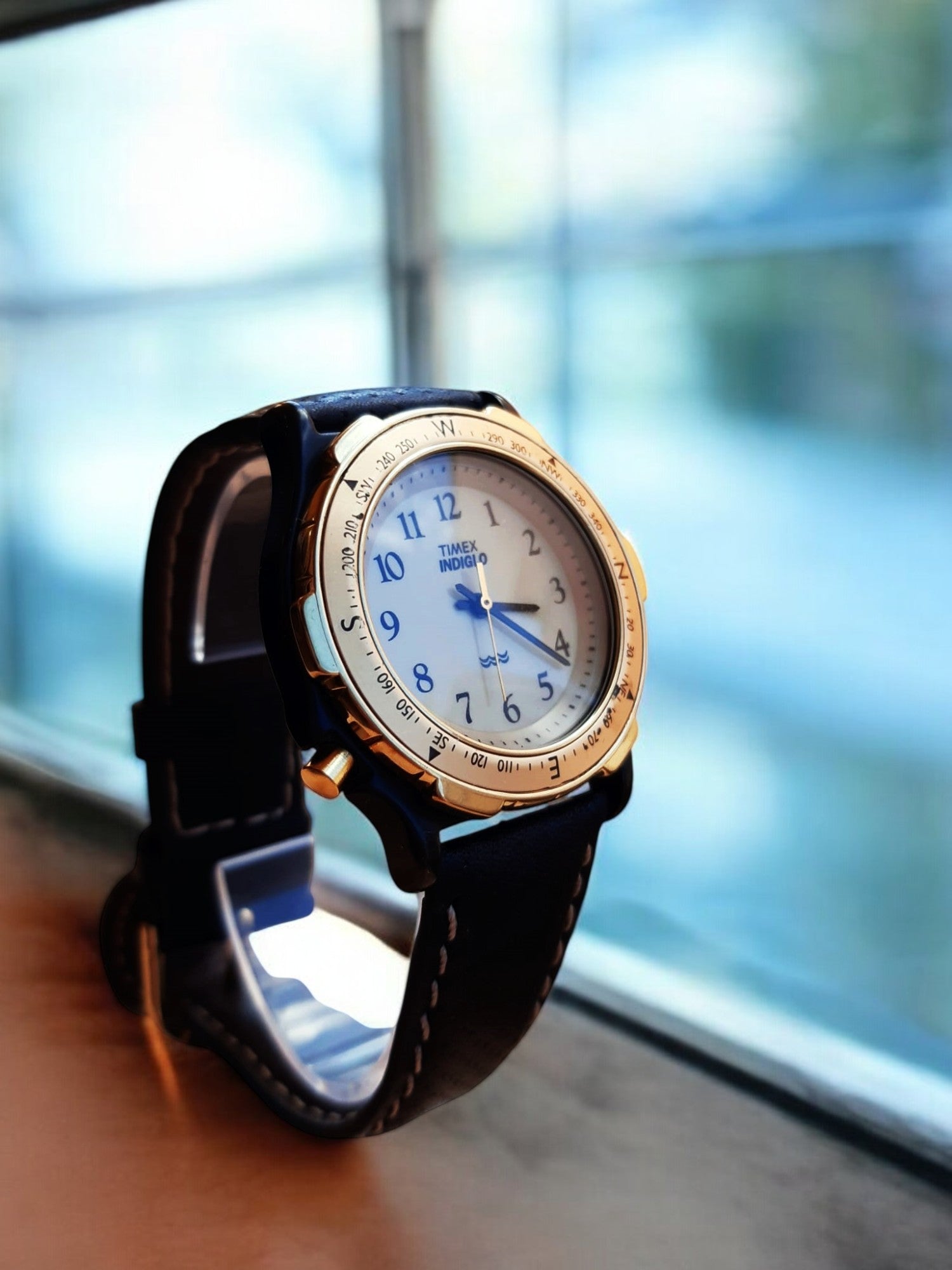 Timex Indiglo – Elegância e Resistência em um Só Relógio compass