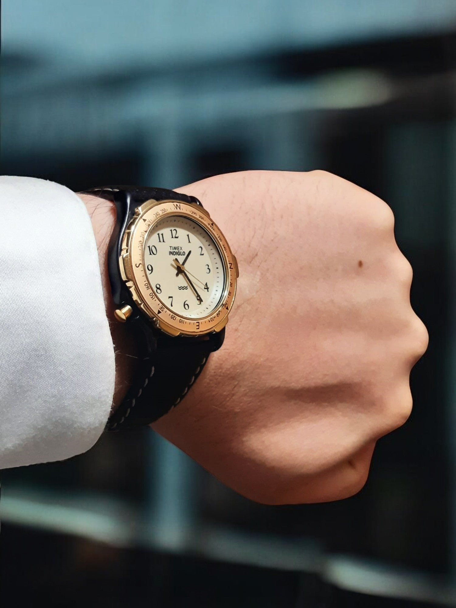 Timex Indiglo – Elegância e Resistência em um Só Relógio compass
