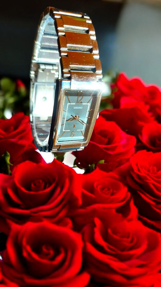 Seiko Lukia Blue Ocean Essence – Elegância Atemporal em Azul-Marinho