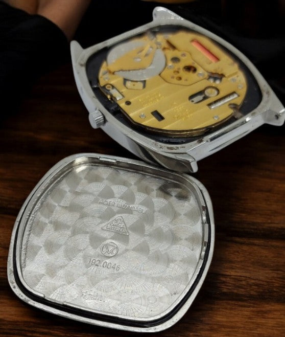 Omega Calibre 1332 Quartz - Vintage Watch with Timeless Sophistication